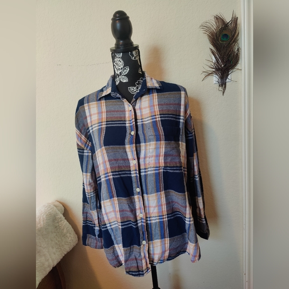 Old Navy flannel button down "boyfriend shirt" (Medium) π©·ππ€π©· - Picture 16 of 16